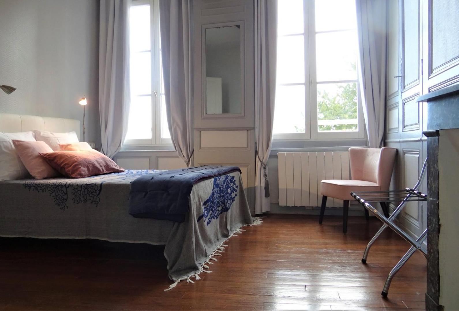 Le Cardinal Apartment Chartres Bagian luar foto
